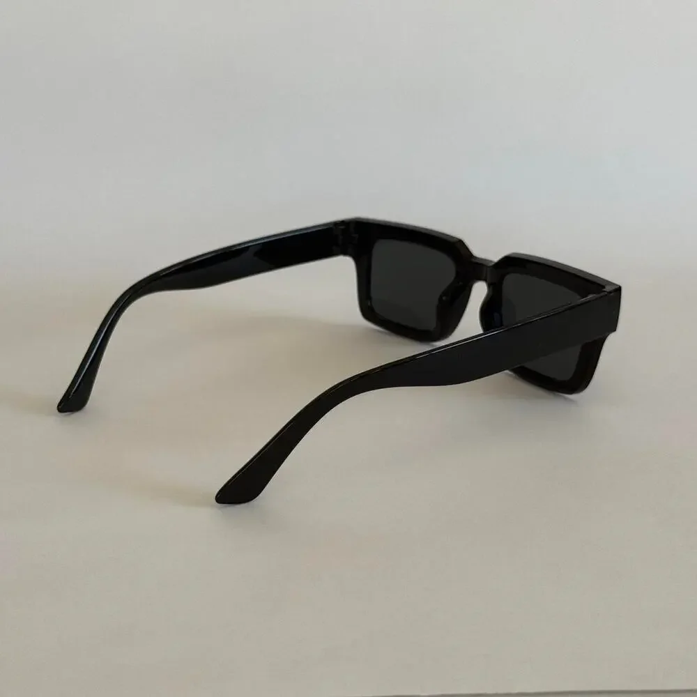 Black square sunglasses with uv